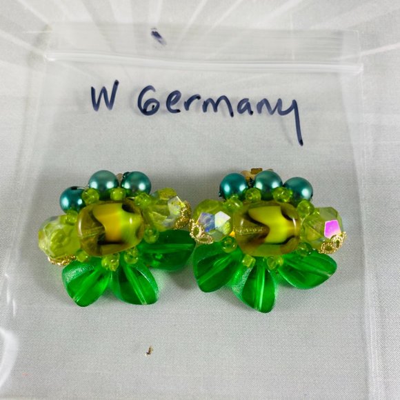 Vintage West Germany green cluster clip earrings - Picture 4 of 4